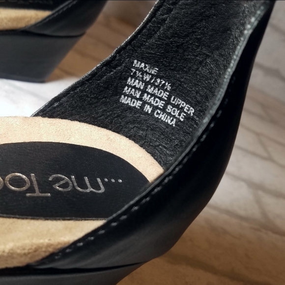 NEW Me Too Criss Cross  Strap Vegan Leather Wedge Open Toe Sandals Wide - Picture 2 of 4